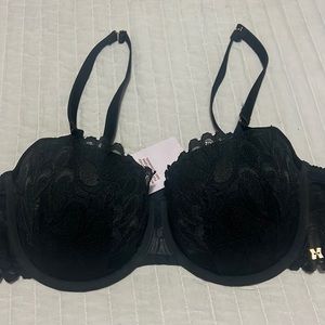 Black lace Savage x Fenty by Rihanna Bra